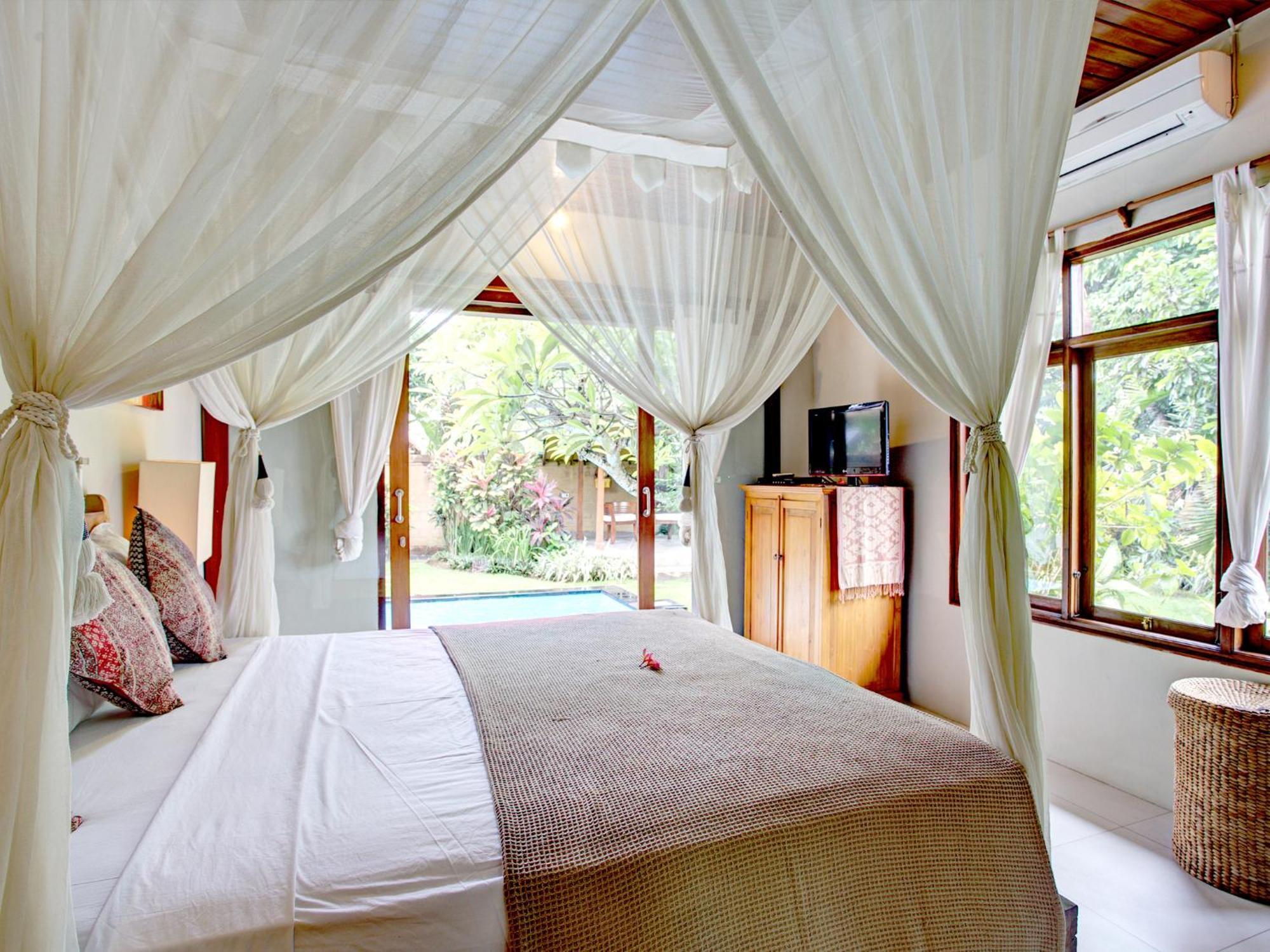 Villa Taman Rahasia, Sitara Group